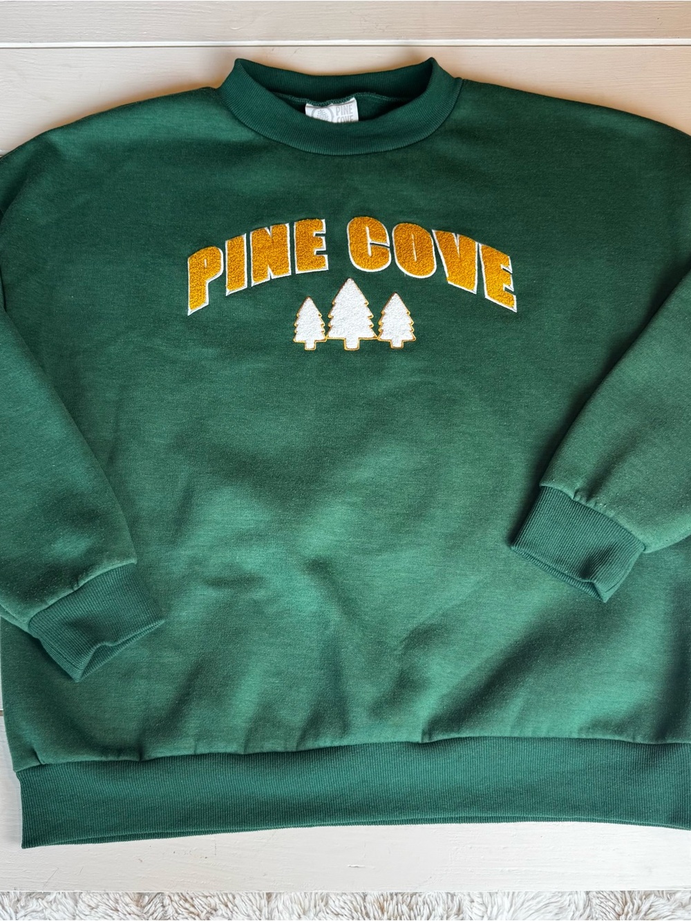 Pine Cove Camp Womenâs Green Crewneck Sweater with Yellow & White AppliquĂŠ Large